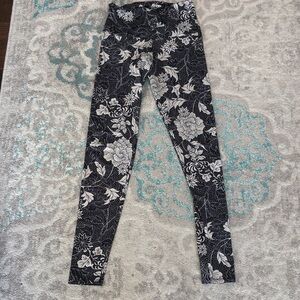 Onzie Black and White Floral Leggings